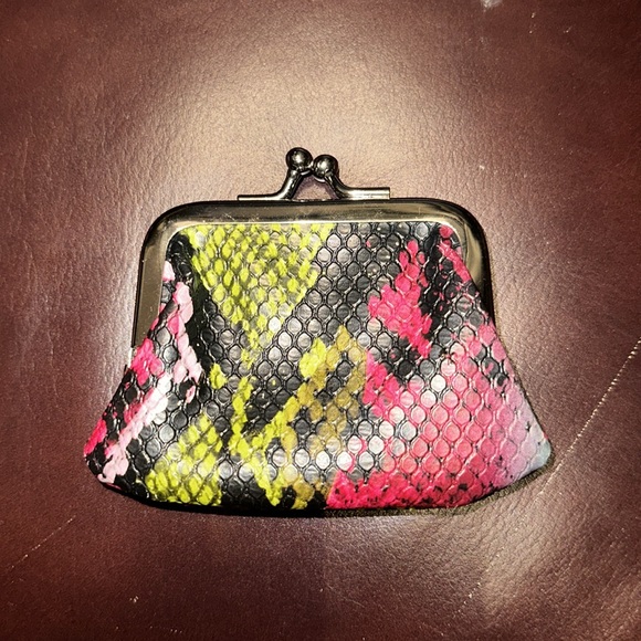 Kenneth Cole Reaction Multicoloured Faux Croc Skin Wallet - Picture 14 of 16